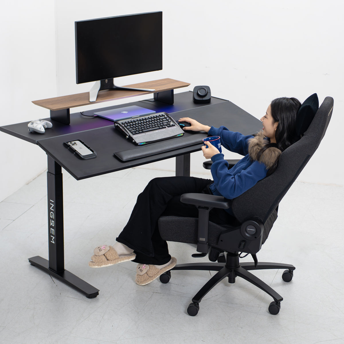 Tilt-adjustable desk